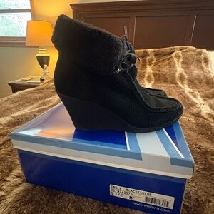 White Mountain Black Suede Wedge Boots